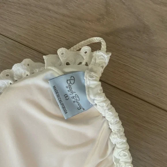 Beach Bunny All Eyes On Me White Eyelet Lace Bikini Set - Picture 4 of 9